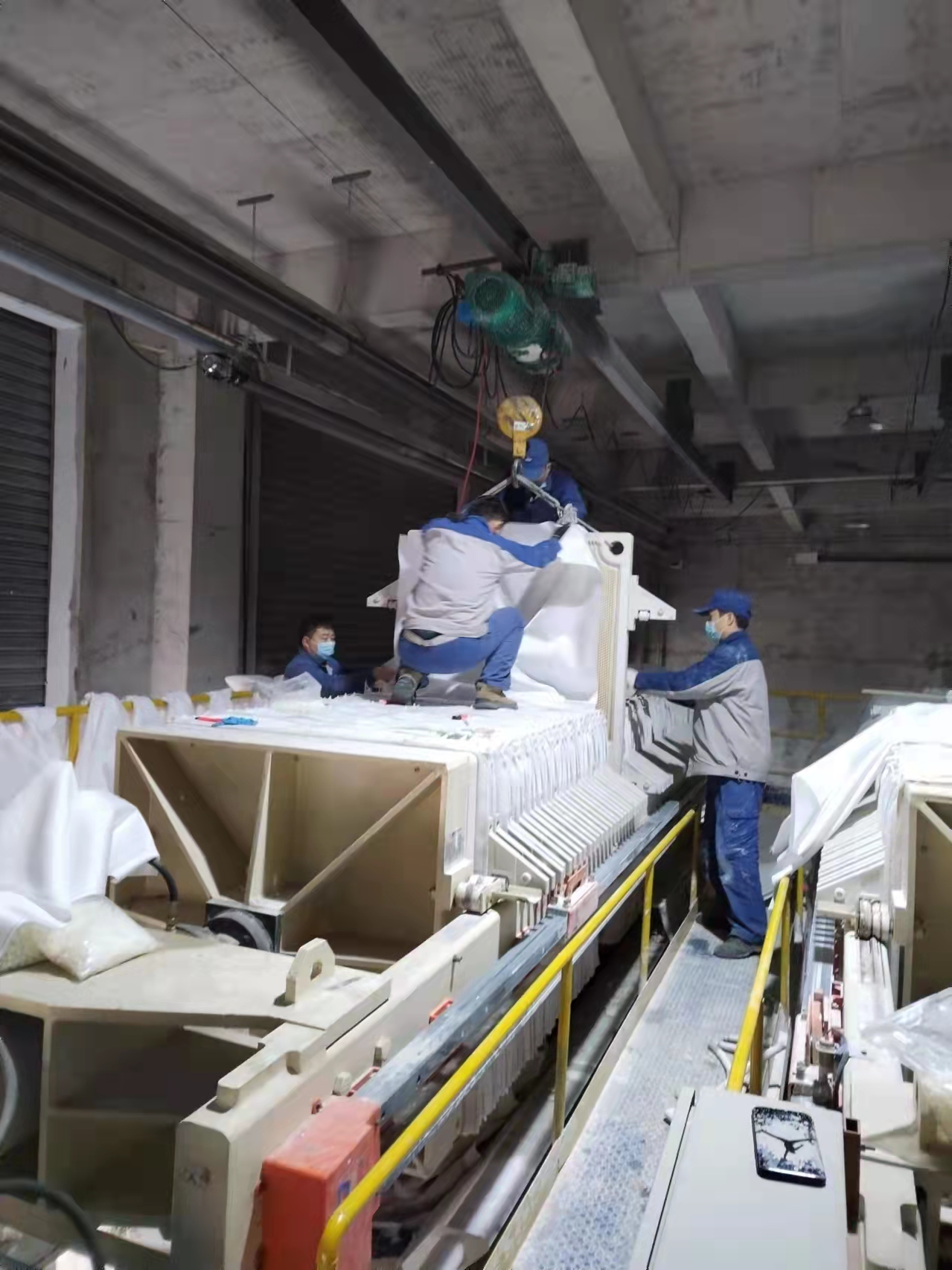 光伏新材料：春寒料峭斗志昂，爭分奪秒換布忙